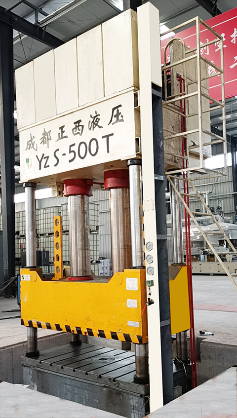 今天小編要分享的是500噸四柱液壓機再次被客戶復(fù)購，成功交貨的案例。